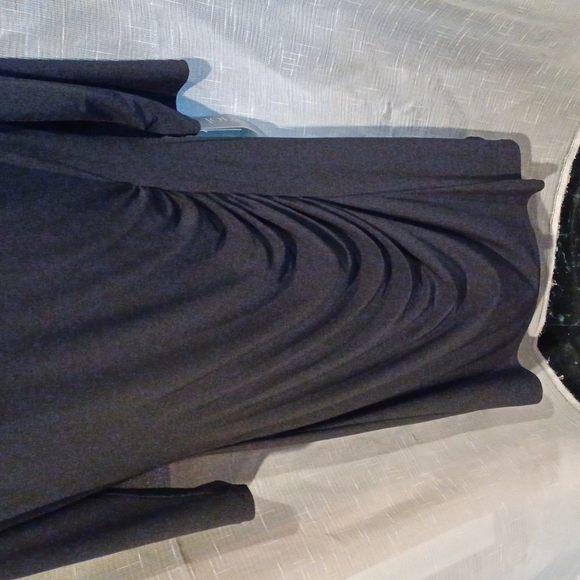 Jolibel Women’s formal dress, black, Size 10, ruching in front, rhinestones - Picture 4 of 6